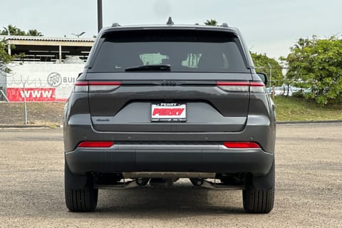 2026 Jeep Grand Cherokee Laredo