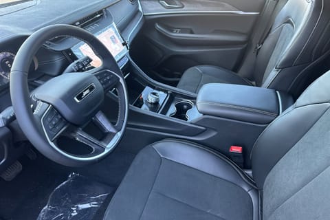2026 Jeep Grand Cherokee Altitude