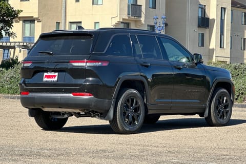2026 Jeep Grand Cherokee Laredo