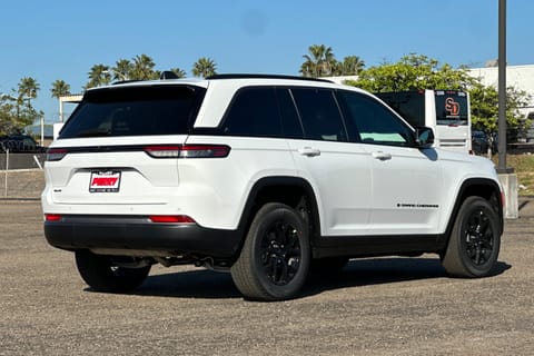 2026 Jeep Grand Cherokee Laredo