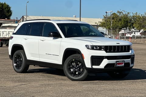 1 image of 2026 Jeep Grand Cherokee Laredo