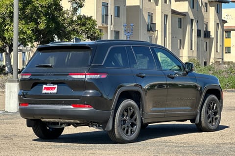 2026 Jeep Grand Cherokee Laredo