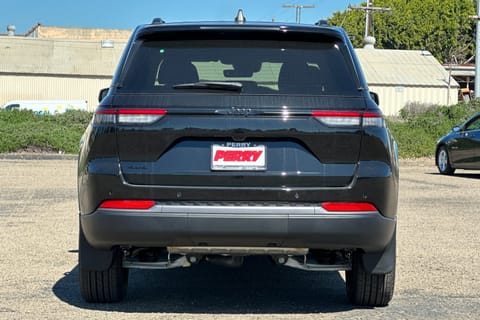 2026 Jeep Grand Cherokee Laredo