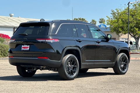 2026 Jeep Grand Cherokee Altitude