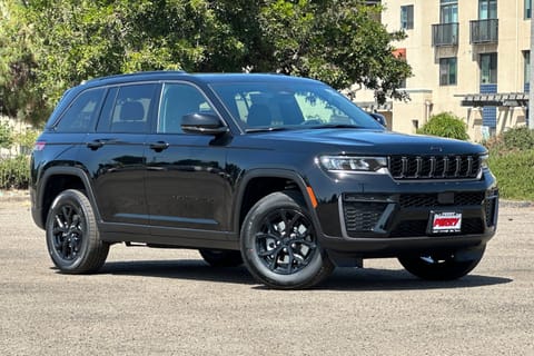 1 imagen de 2026 Jeep Grand Cherokee Laredo Altitude