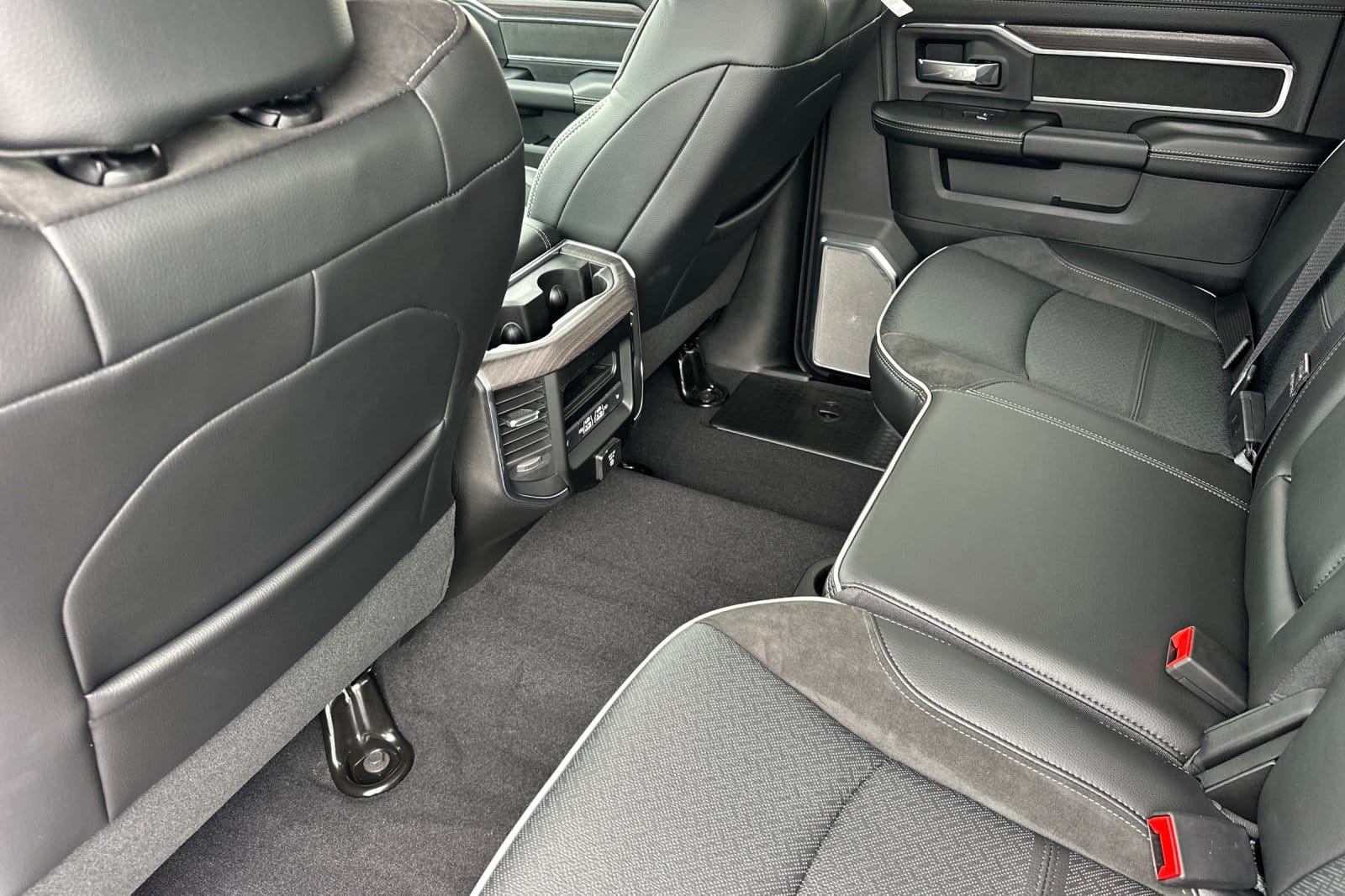 2026 RAM 2500 Laramie - Photo 7