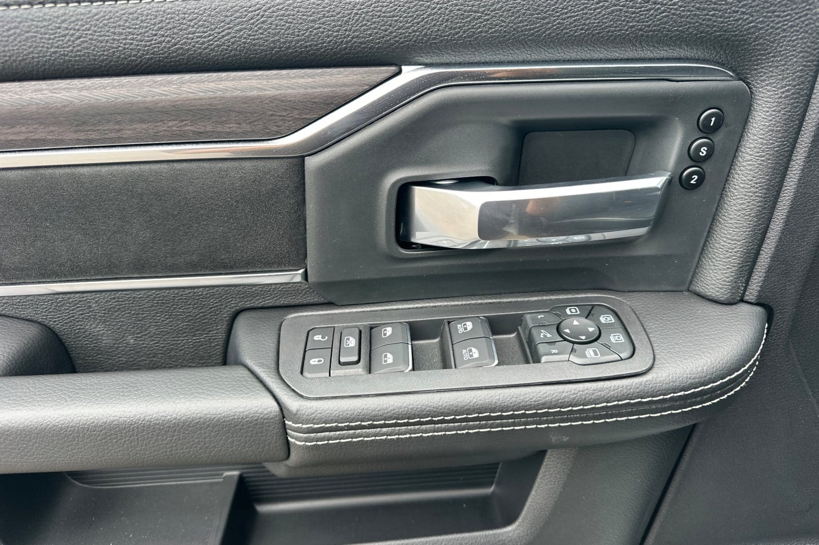 2026 RAM 2500 Laramie - Photo 6