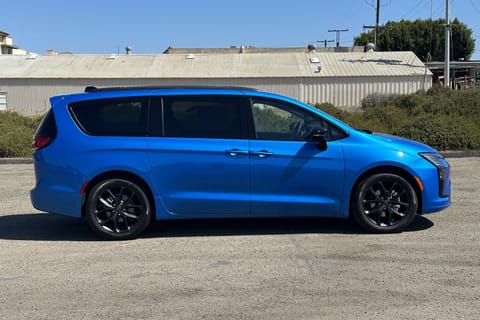 2027 Chrysler Pacifica Limited