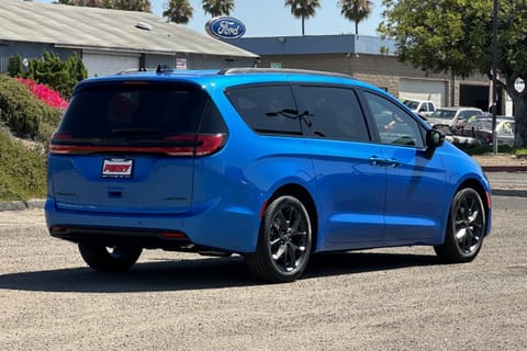 2027 Chrysler Pacifica Limited