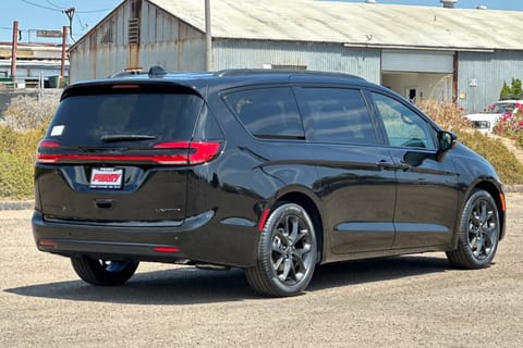 2027 Chrysler Pacifica Limited