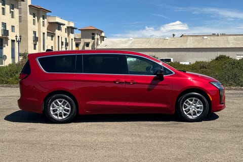 2027 Chrysler Pacifica Select