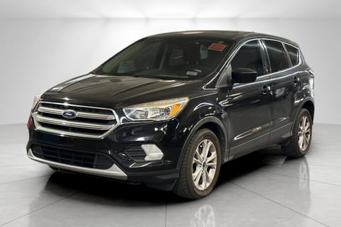 1 image of 2017 Ford Escape SE