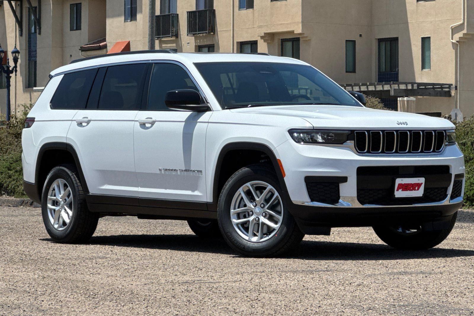 2025 Jeep Grand Cherokee L Laredo's photo