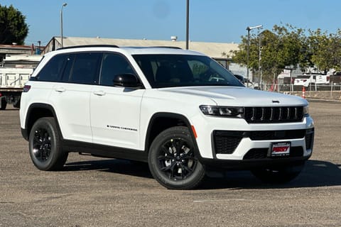 1 image of 2026 Jeep Grand Cherokee Laredo Altitude
