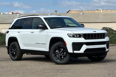 1 image of 2026 Jeep Grand Cherokee Laredo Altitude