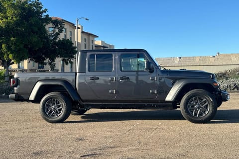 2026 Jeep Gladiator Sport S