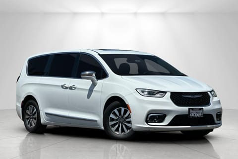 1 image of 2022 Chrysler Pacifica Hybrid Limited