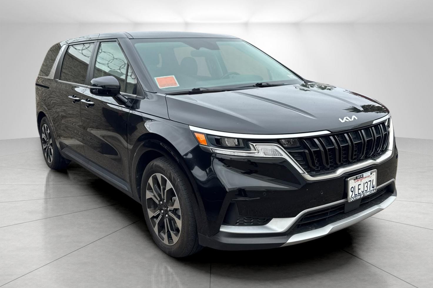 2024 Kia Carnival EX's photo