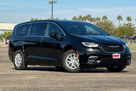 1 image of 2026 Chrysler Pacifica Select