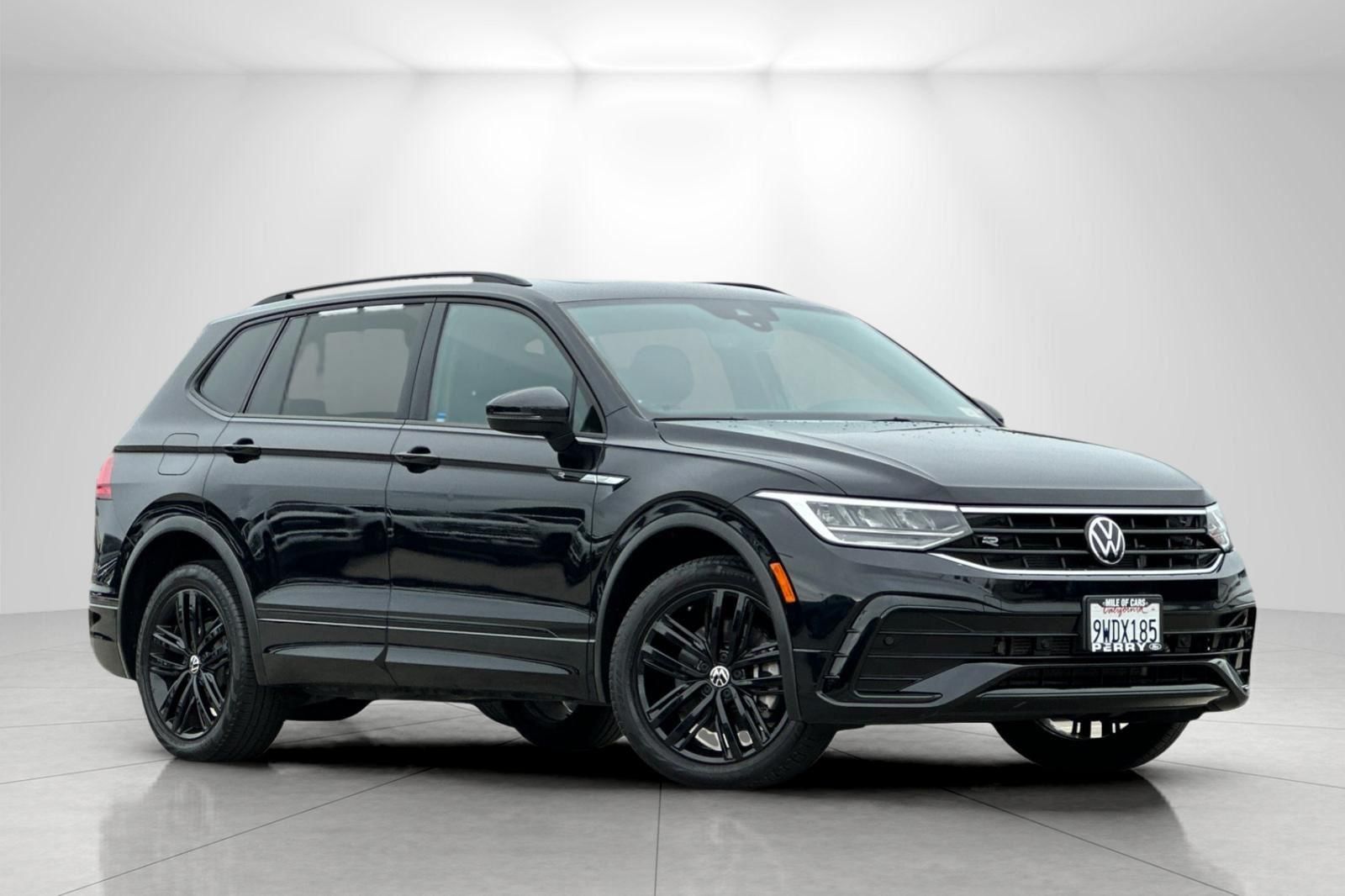 2022 Volkswagen Tiguan SE R-LINE BLACK's photo