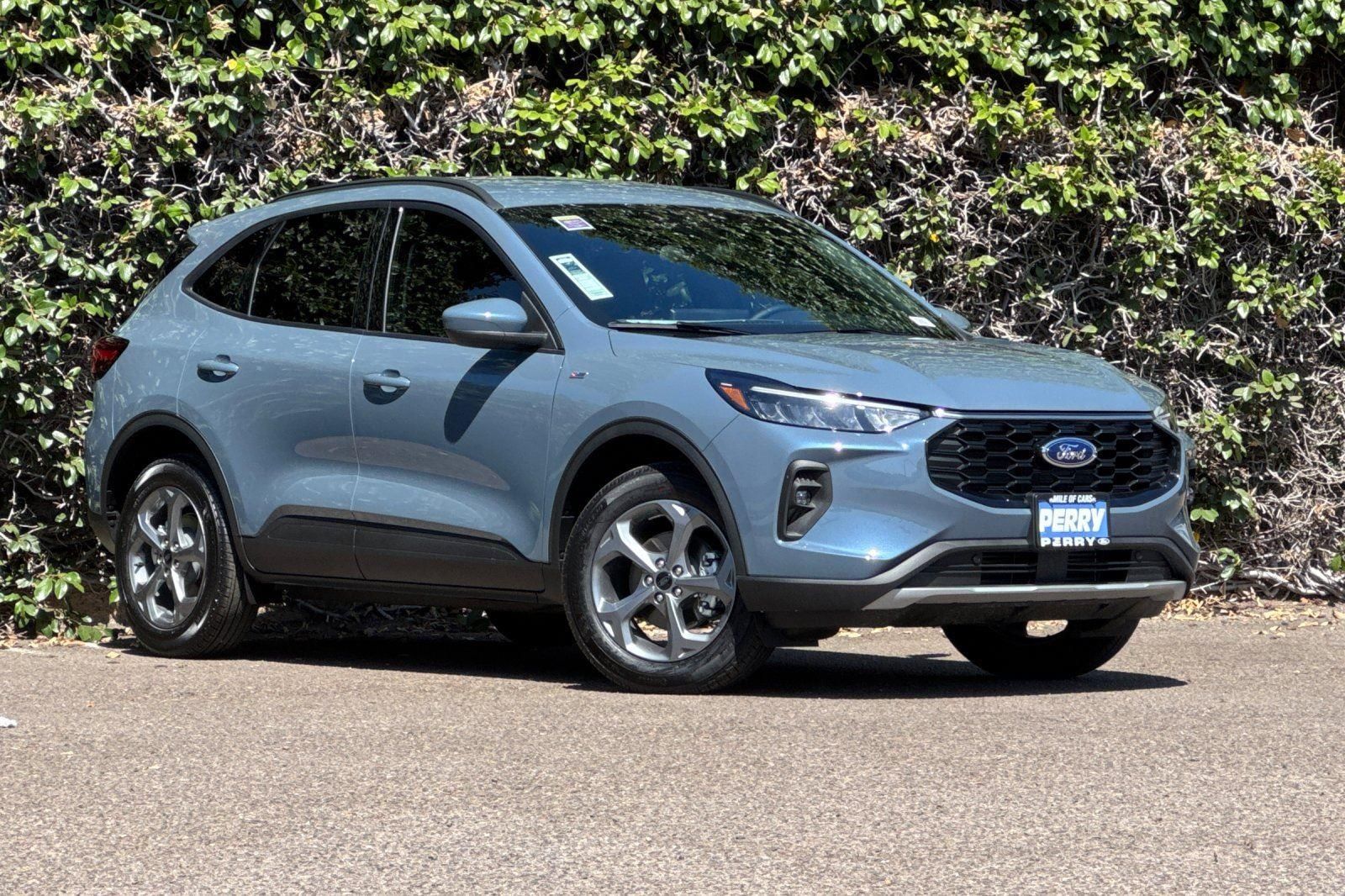 2025 Ford Escape ST-Line Select's photo