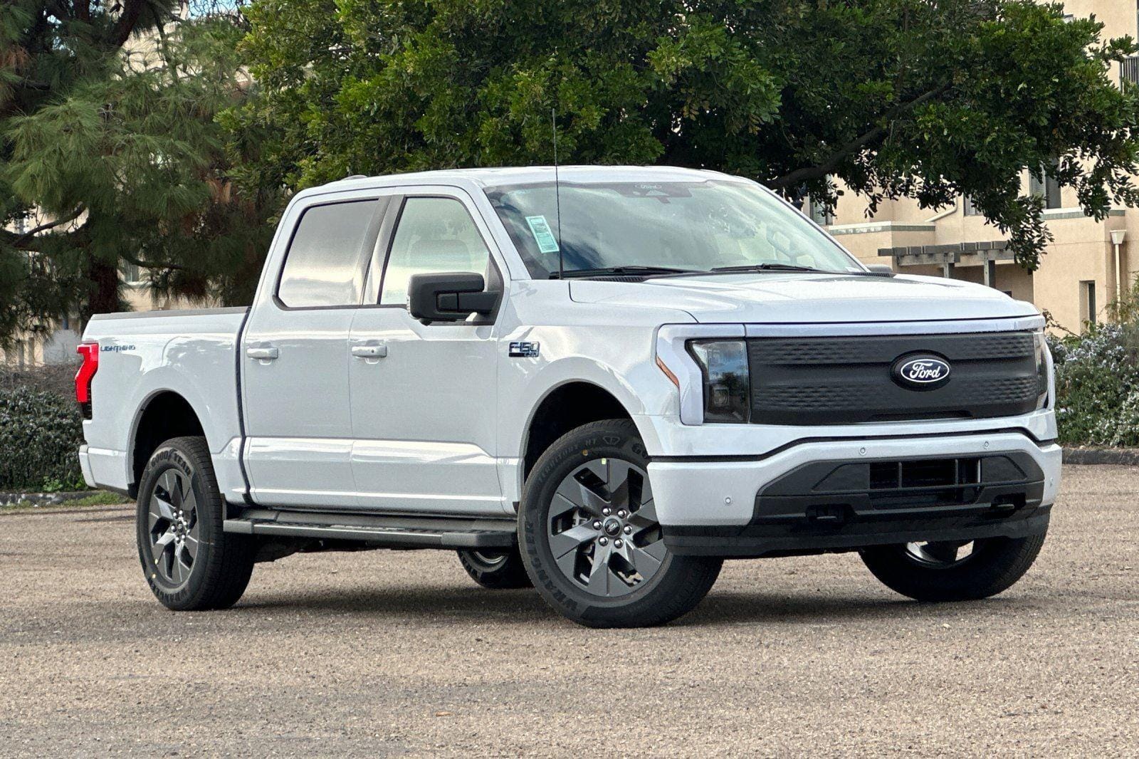 2025 Ford F-150 Lightning Flash's photo