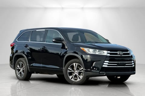 1 image of 2018 Toyota Highlander LE
