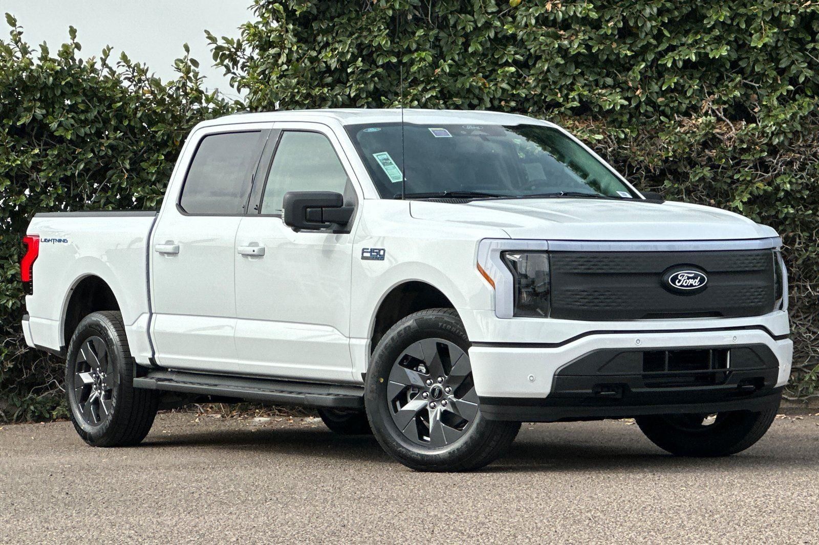 2025 Ford F-150 Lightning Flash's photo