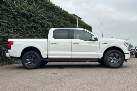 2025 Ford F-150 Lightning LARIAT