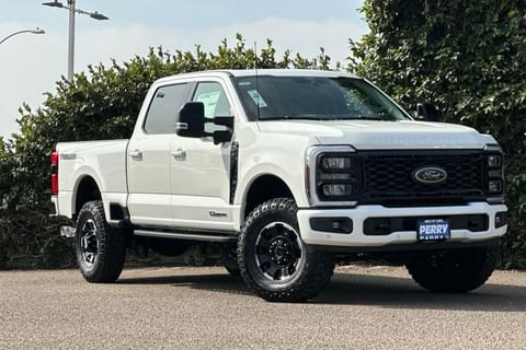 1 imagen de 2026 Ford Super Duty F-250 SRW LARIAT TREMOR