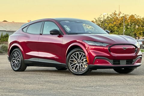 1 imagen de 2025 Ford Mustang Mach-E Premium