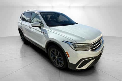 1 image of 2022 Volkswagen Tiguan SE