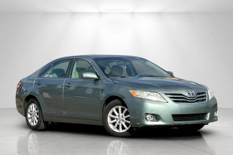 1 image of 2011 Toyota Camry XLE
