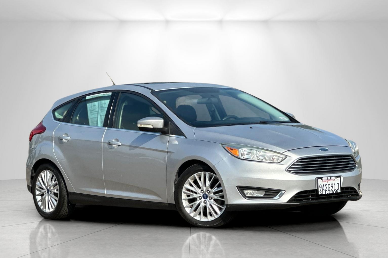 2015 Ford Focus 5 Door Hatch Titanium's photo
