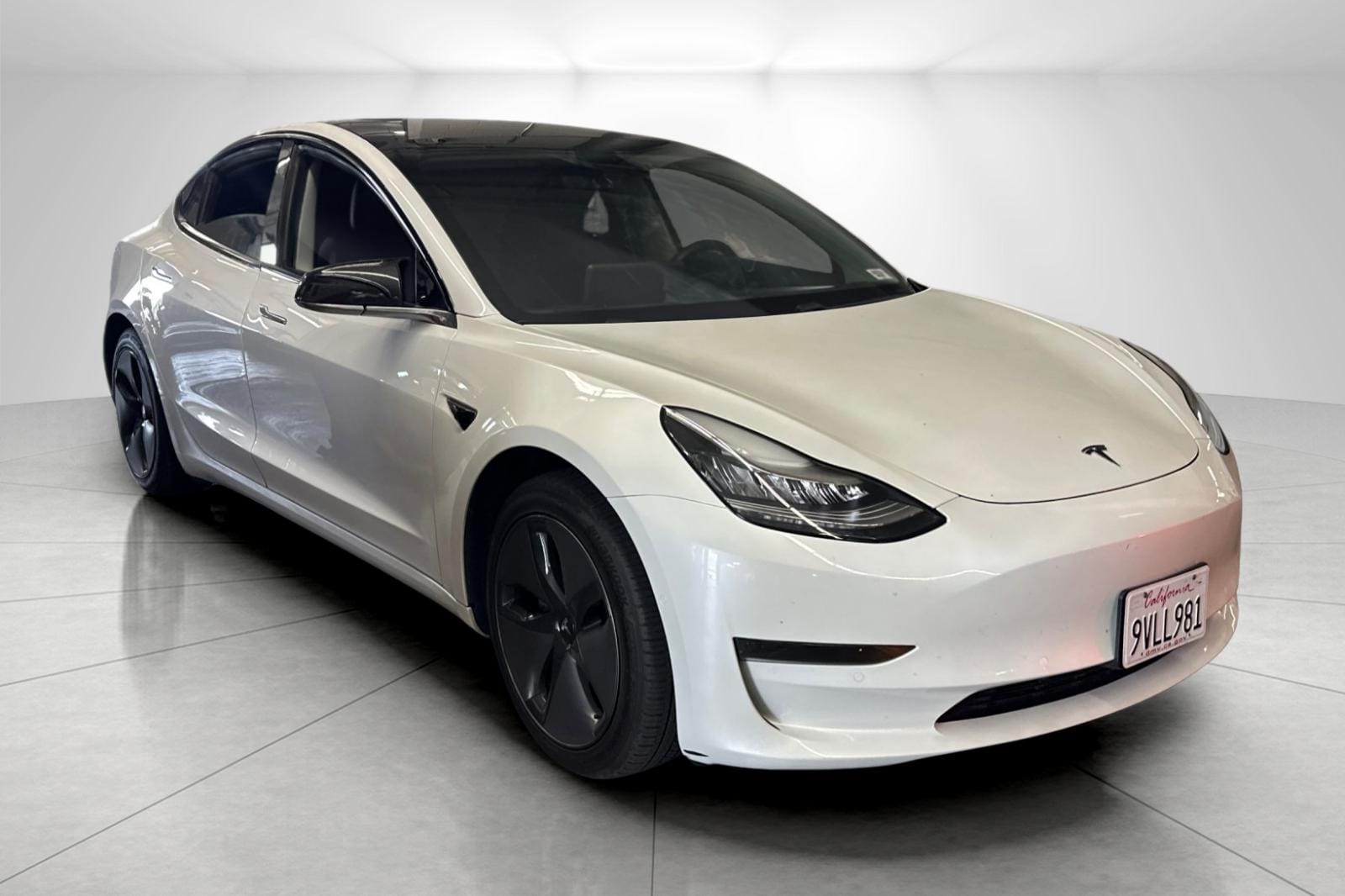 2020 Tesla Model 3 Standard Range Plus's photo