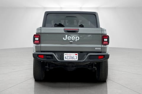 2022 Jeep Gladiator Overland