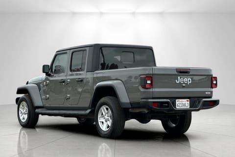 2022 Jeep Gladiator Overland