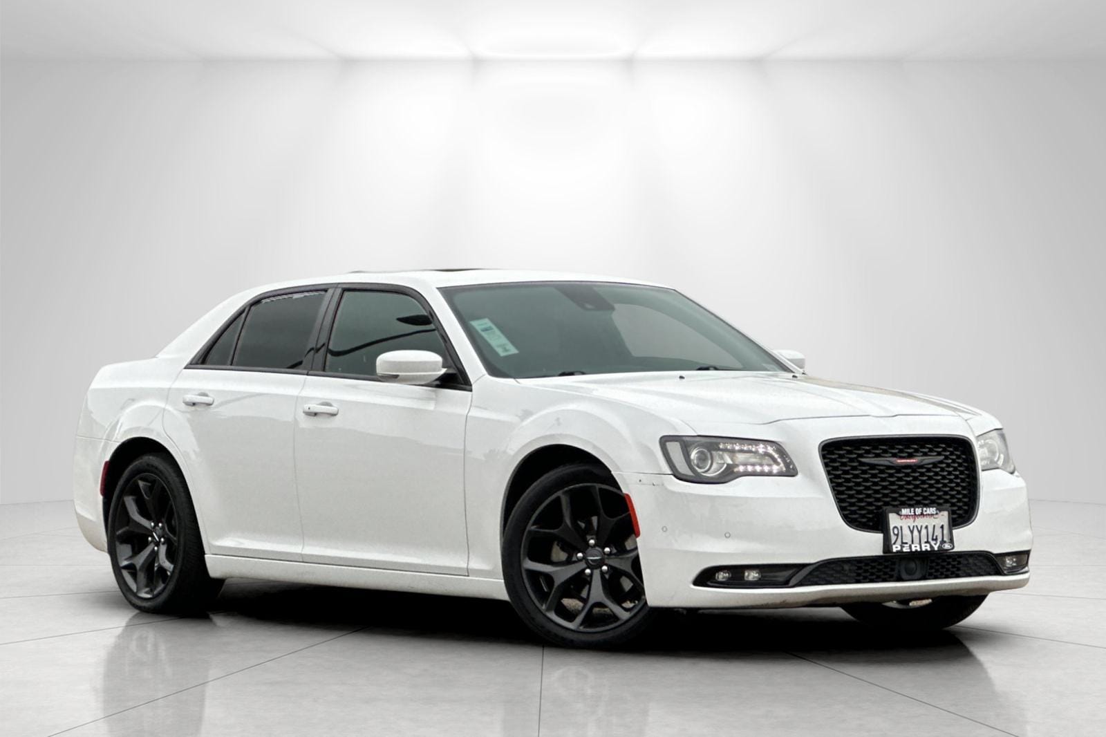 2023 Chrysler 300 S's photo