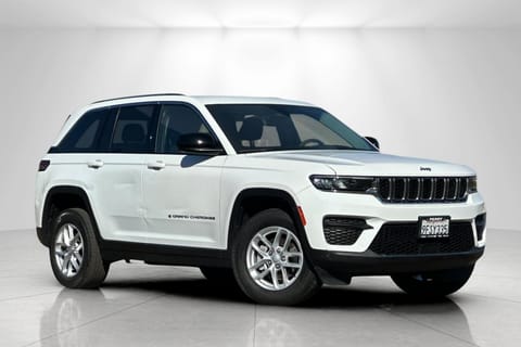 1 image of 2023 Jeep Grand Cherokee Laredo
