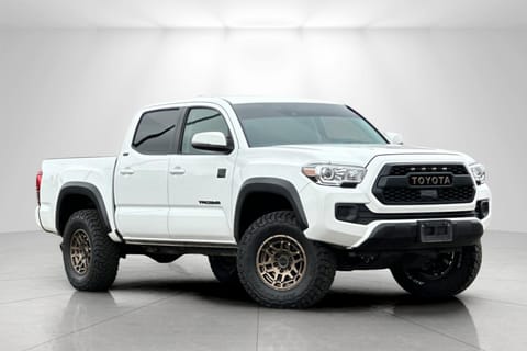 1 imagen de 2023 Toyota Tacoma SR5