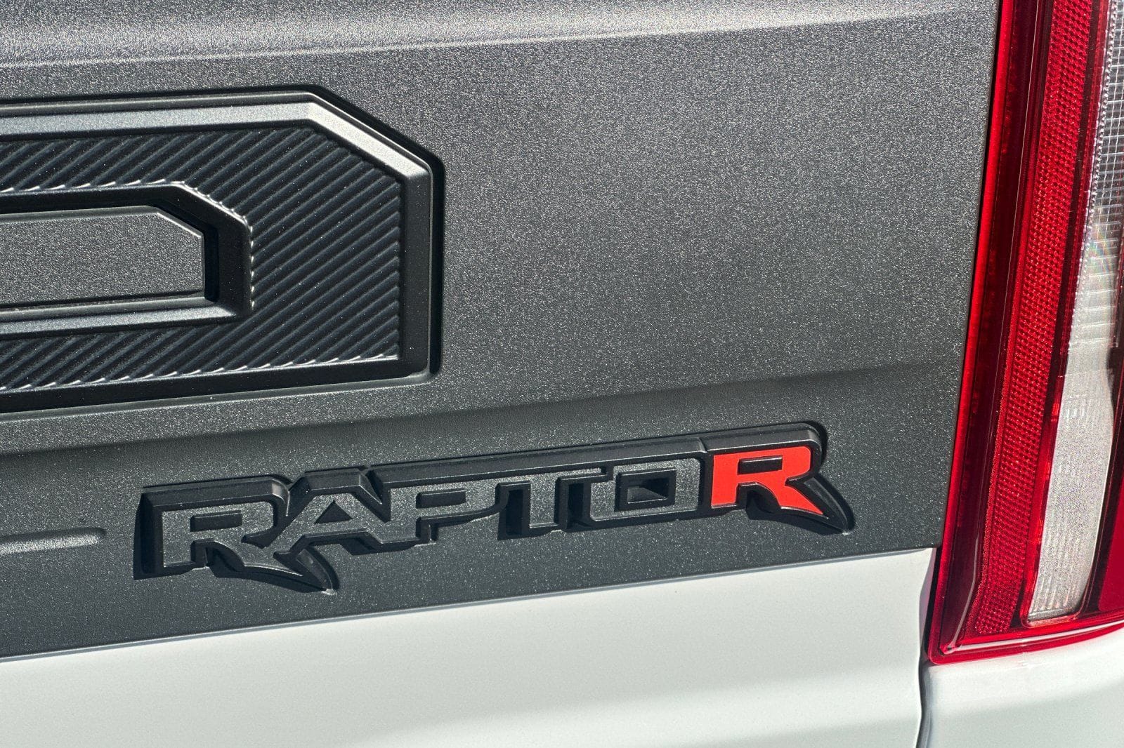 2024 Ford F-150 Raptor - Photo 32