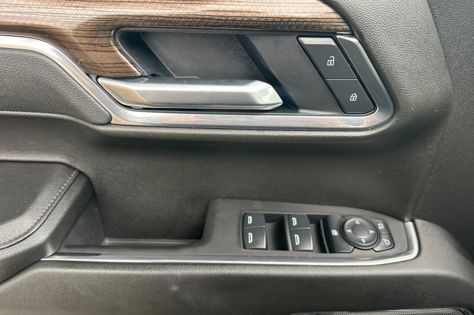 2025 Chevrolet Silverado 1500 LT Trail Boss - Photo 10