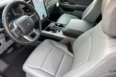 2025 Ford F-150 Lightning Flash