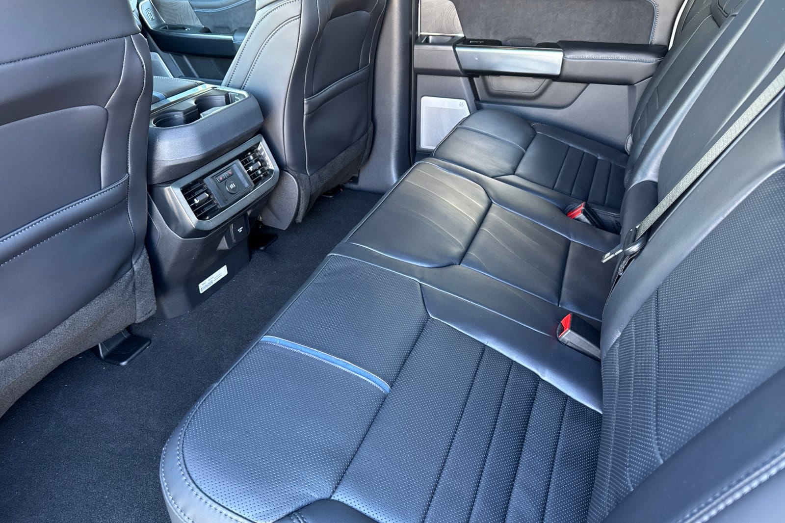 2025 Ford F-250 Super Duty Platinum - Photo 8