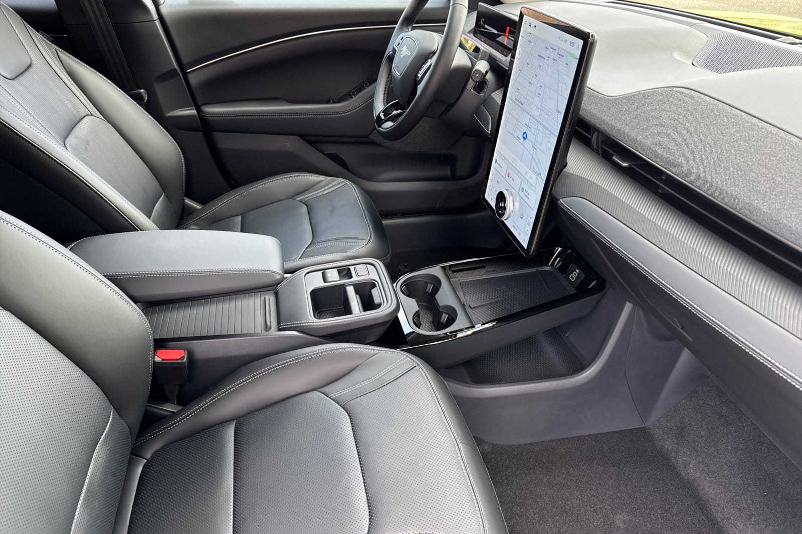 2025 Ford Mustang Mach-E Premium - Photo 13