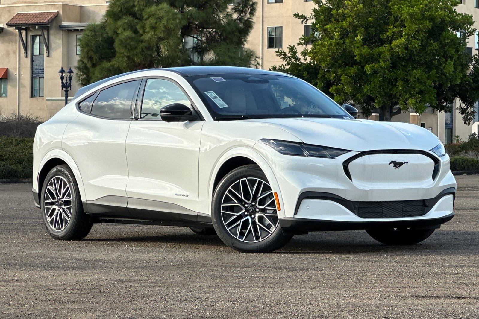 2025 Ford Mustang-Mach-e Premium's photo