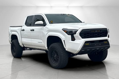 1 imagen de 2025 Toyota Tacoma SR5