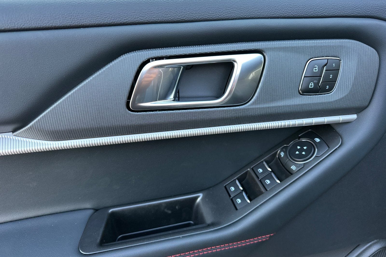 2026 Ford Explorer ST-Line - Photo 7
