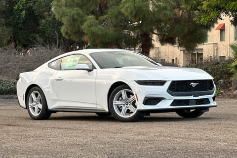 1 imagen de 2026 Ford Mustang EcoBoost