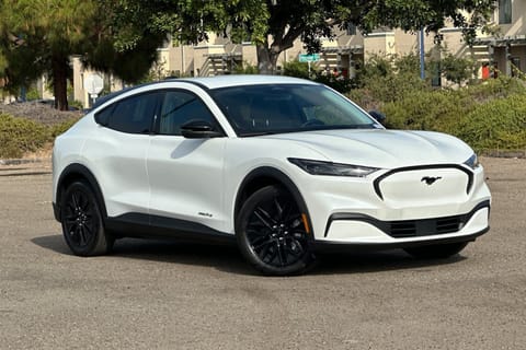 1 imagen de 2026 Ford Mustang Mach-E Select
